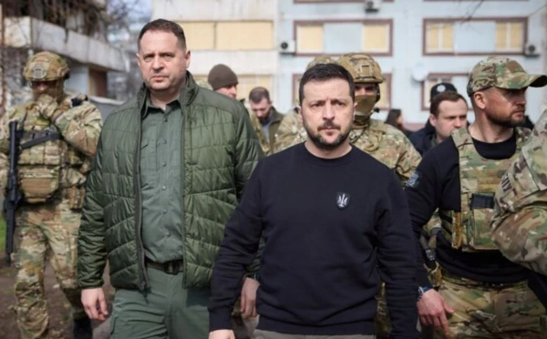 Изображение к статье: А.Ермак и В.Зеленский (справа).