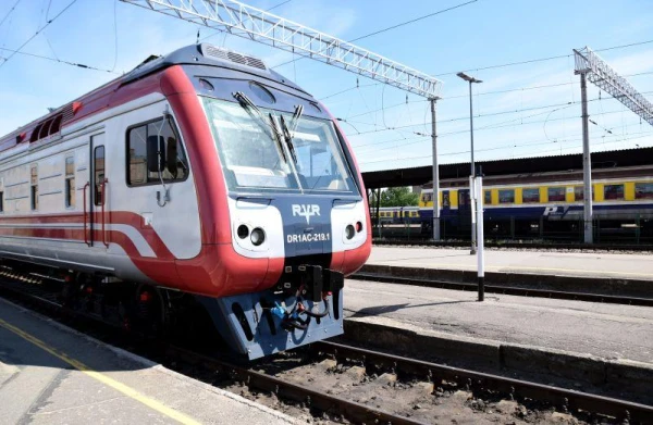 Изображение к статье: Из-за обледенения контактных сетей в Латвии вместо электричек выводят дизельпоезда