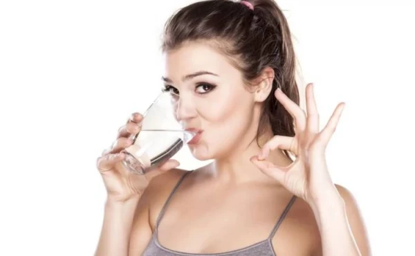 Изображение к статье: Каковы преимущества употребления теплой воды натощак?