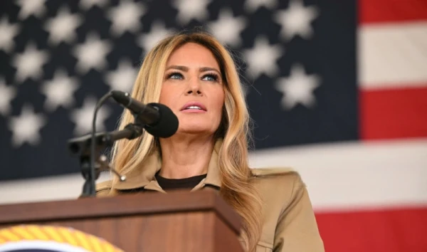 Изображение к статье: Супруга выдающегося политика Америки идет своим путем.