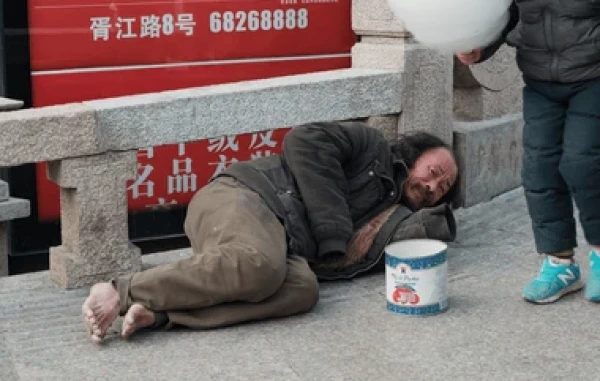 Изображение к статье: Малоимущему стало скучно, и он решил развлечься.