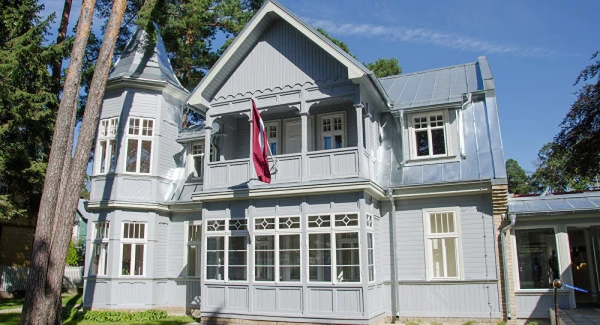 Выставка Гиты Спринс «Слияние» раскрывает диалог между экофеминизмом и поэзией Аспазии