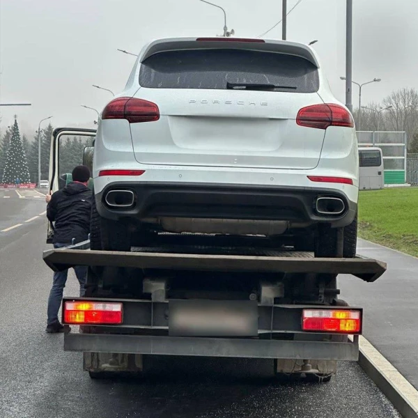 Изображение к статье: В России сотни Porsche вдруг превратились в «кирпичи»