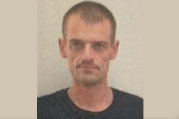 Изображение к статье: Полиция разыскивает мужчину, сбежавшего с места аварии в Саркандаугаве