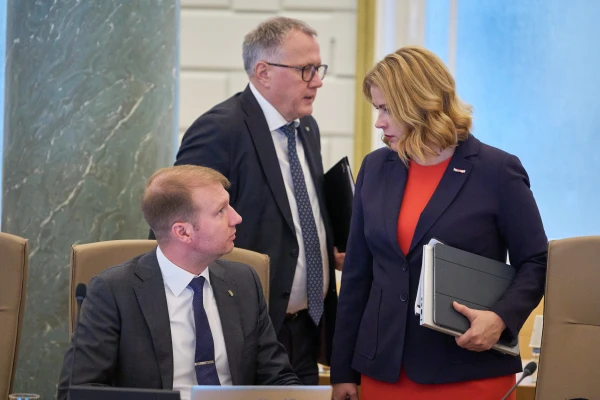 Жизнь взаймы и «рельсовая война»: тратить и разрушать правительство ЛР научилось. А зарабатывать?