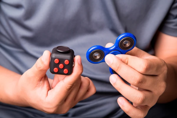 Чудо-предметы придуманы для людей с аутизмом, а пользуются ими все