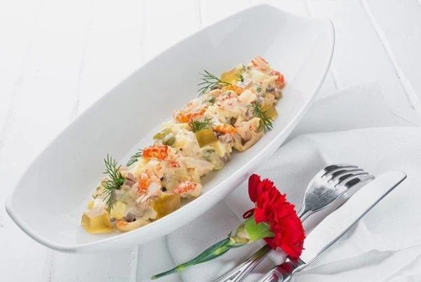 Кулинарные истории: эволюция салата оливье на протяжении лет