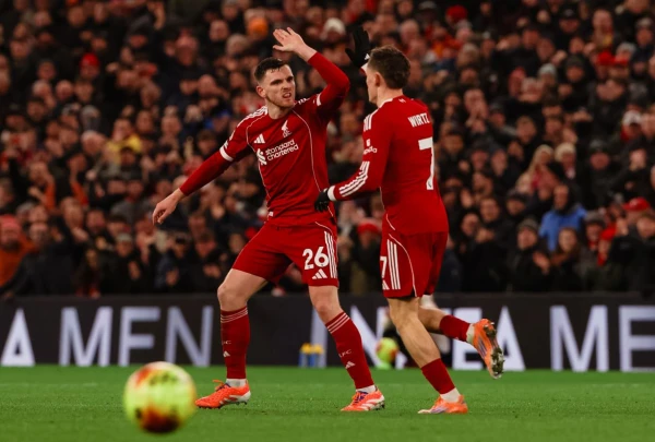 Изображение к статье: Чемпионат Англии. «Ливерпуль» спасся от поражения в матче с «Сандерлендом», «Челси» получил три мяча от аутсайдера