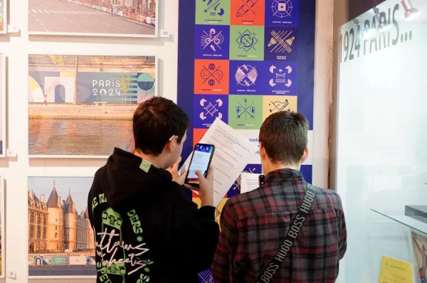 Изображение к статье: Дочку в школе зовут бомжихой. Потому что я запрещаю ей играть в мобильном. Поступиться ли принципами?