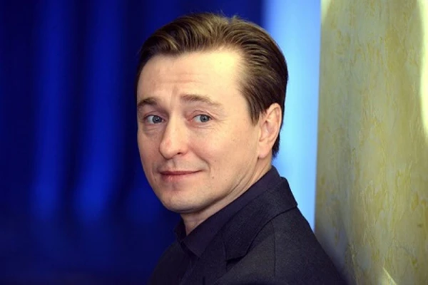 Изображение к статье: От Саши Белого до Владимира Высоцкого: лучшие роли Сергея Безрукова