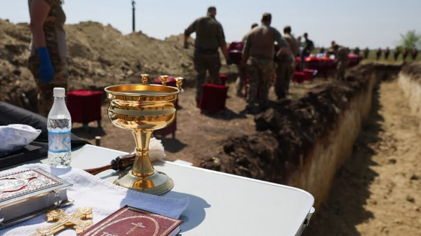 Изображение к статье: Население страны делает вид, что не замечает ежедневных похорон.