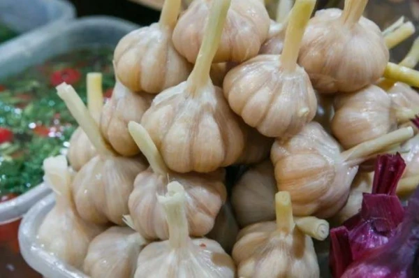 Изображение к статье: Как быстро и недорого замариновать чеснок?