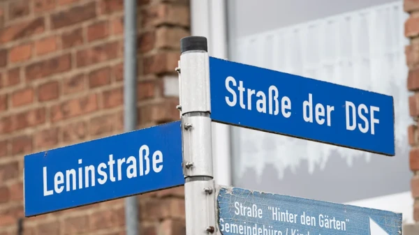 Изображение к статье: Во многих городах ФРГ по-прежнему сохраняют те же топонимы, что 40 лет назад.