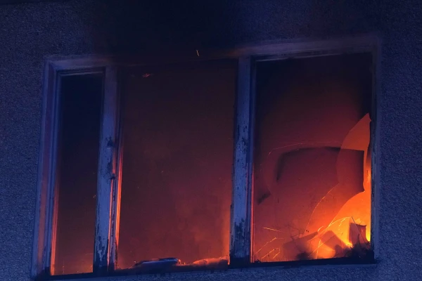 Изображение к статье: В воскресенье из-за пожаров из жилых домов эвакуированы несколько десятков человек