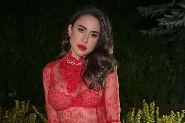 Изображение к статье: Образ яркой красотки, которого так недостает российской эстраде.