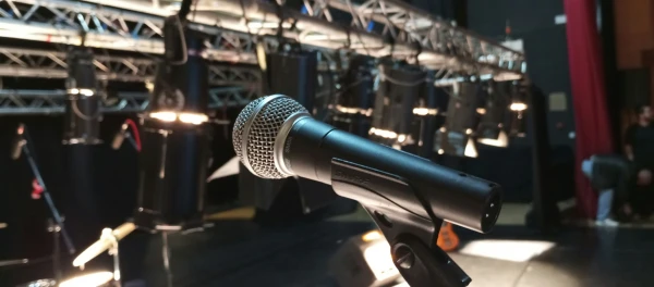 Изображение к статье: Радиомикрофоны и другие устройства можно будет использовать без разрешений на частоты