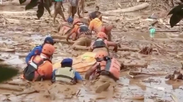 Число жертв наводнений в Индонезии приближается к 1000