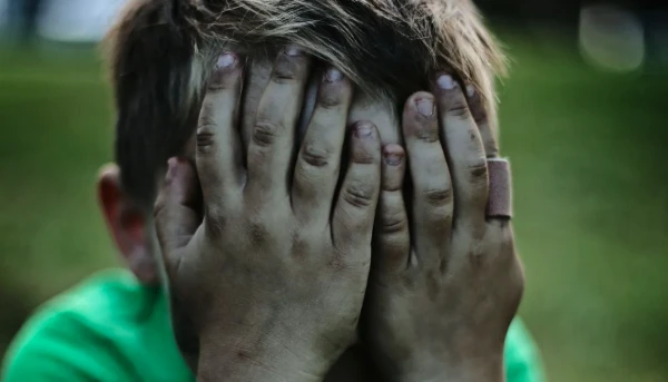 «Достало!» Каждый второй ребенок хочет уехать из России после блокировки Roblox