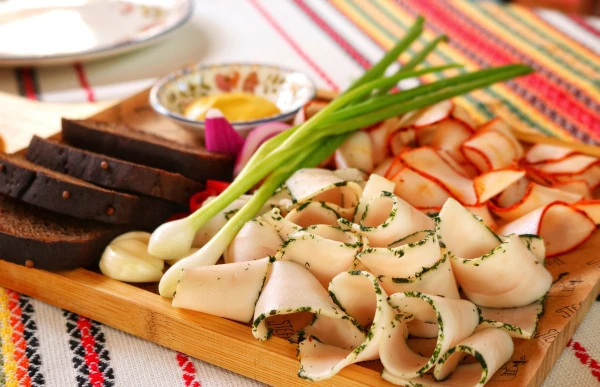 Сало может быть полезным: врач рассказал, сколько можно есть без вреда