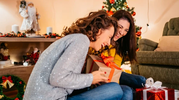 Изображение к статье: Пять подарков для взрослой дочери или подруги: универсальные идеи от стилиста