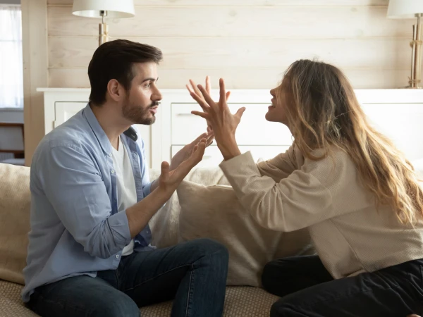 Токсичные фразы, которые разрушают даже крепкие отношения (чек-лист)