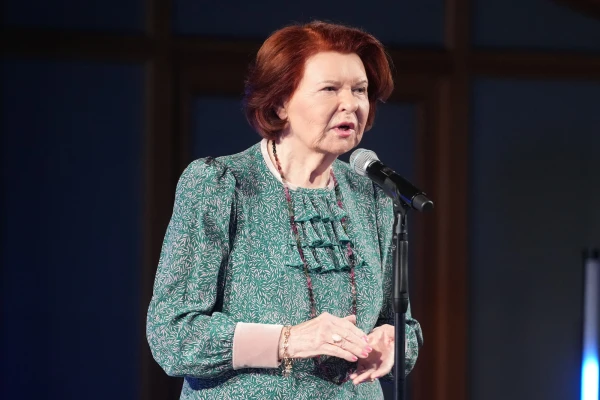 Вайру Вике-Фрейбергу травят за то, что сдала мужа в дом престарелых