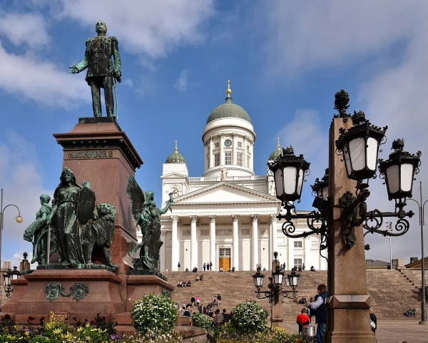 Изображение к статье: С Сенатской площади в Хельсинки никто не собирается сносить памятник Александру II.