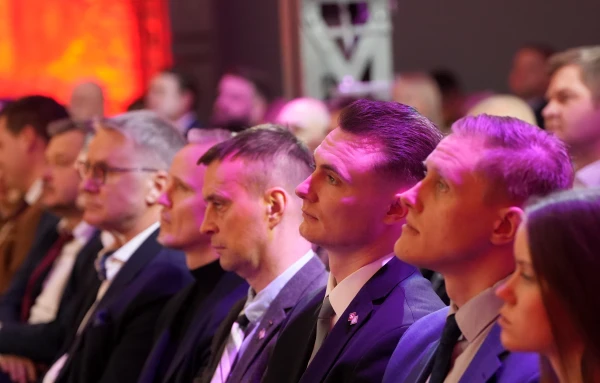 «Министр обороны дискутирует о нижнем белье»