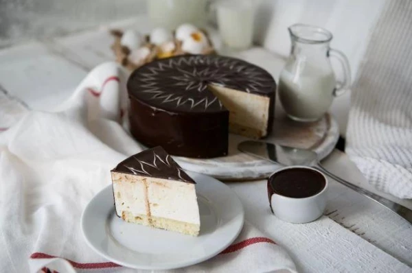 Изображение к статье: Почему торт и конфеты «Птичье молоко» носят такое название?