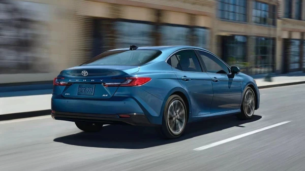 Изображение к статье: По городам и весям Америки катят миллионы японских авто.