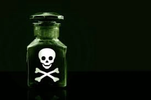 Женщина в Марупе отравила своего сожителя и ребенка, а потом пыталась наложить на себя руки