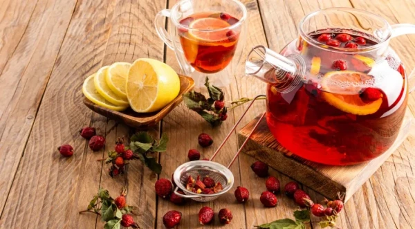 Изображение к статье: «Удар Зевса»: напиток с шиповником, медом и лимоном для укрепления иммунитета
