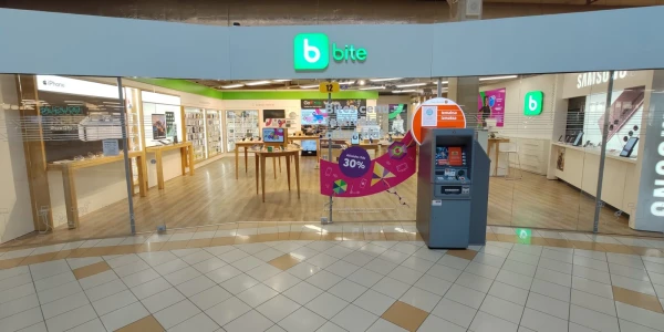 Таблетка от жадности: мобильный оператор пообещал не взимать с жителей Латвии спорный платеж