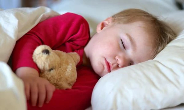 На боковую. Стоматолог рассказал, как поза для сна влияет на здоровье зубов