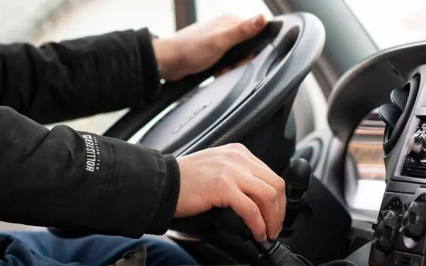 Она плакала: ночью в дождь из-за новых правил бабушку высадили не на её остановке