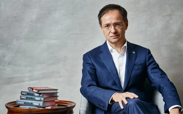 Изображение к статье: Владимир Ростиславович родился в городе Смела Украинской ССР.