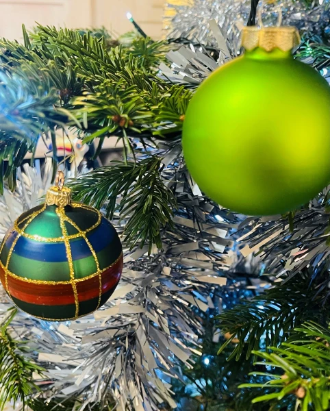 Елка в доме: натуральная или искусственная?