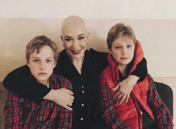 Изображение к статье: Артистка с внуками Иваном и Григорием.