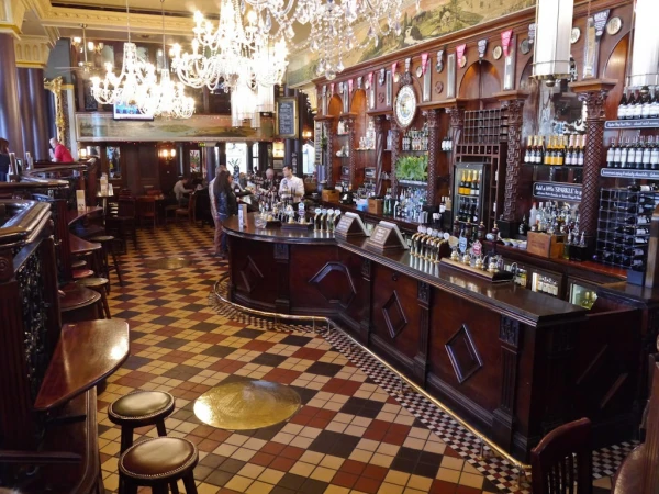 Изображение к статье: Пабы теряют деньги: британцы протрезвели до рекордного уровня