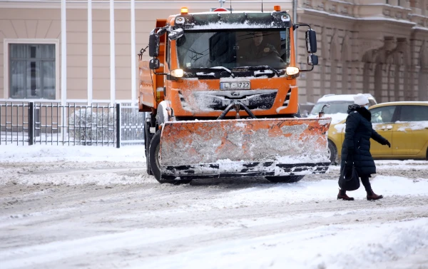 На борьбу со снегом Рига приготовила 24 млн евро. Но снег на эту борьбу пока не явился