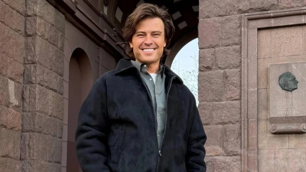 Изображение к статье: Многие женщины России жаждут пообщаться с красавцем.