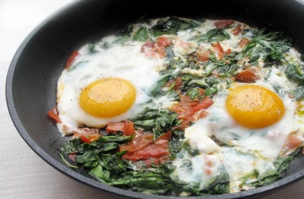 Всего один ингредиент в яичнице улучшит здоровье мозга — рекомендация диетолога