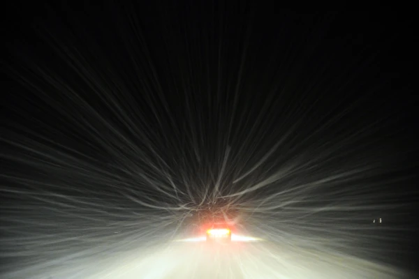 Изображение к статье: Из-за гололеда и снега во многих местах Латвии затруднено движение