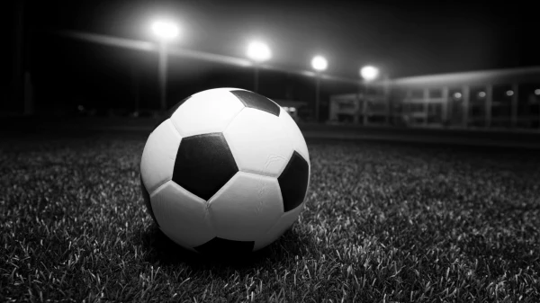 Изображение к статье: В чемпионате Бурунди футболист умер, проглотив монету, которую держал во рту на удачу