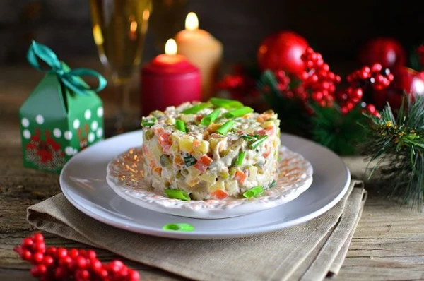 Все к столу! Как пожилым людям праздновать без вреда для здоровья