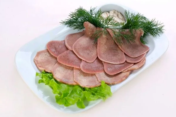 Изображение к статье: Свиной, говяжий, утиный. Как вкусно приготовить и просто очистить язык