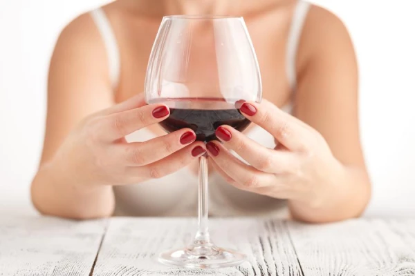 Как избежать сильного похмелья: что пить и чем закусывать