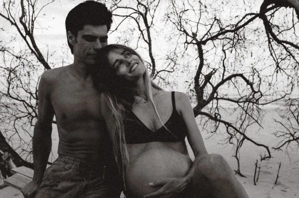 Изображение к статье: Во время беременности звезда публиковала откровенные фото.