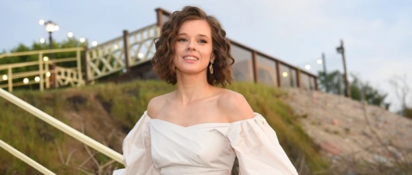 Счастлива, потому что беременна.