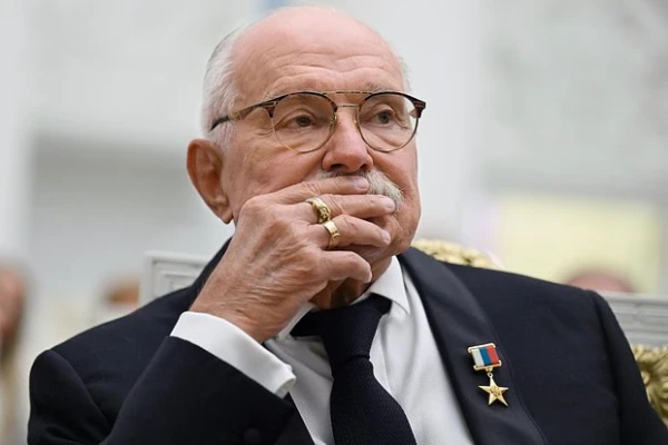 «Путина облили красным вином!» Михалков испугался раскрыть подробности